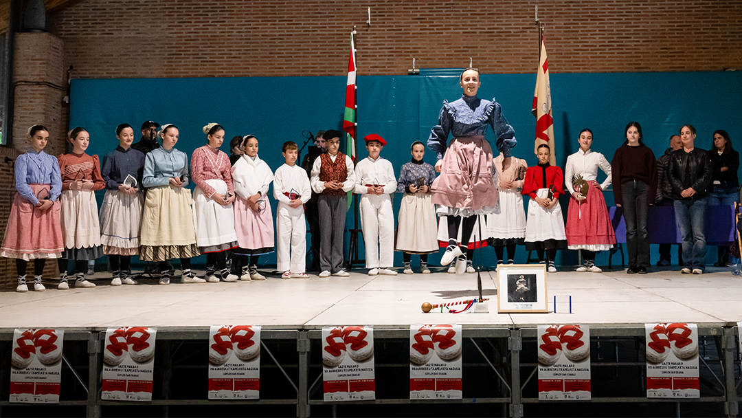 Ixone Lorenzo Vergara, de Lezo, ganadora del VIII Campeonato de Euskal Herria de Aurresku en Categoría Juvenil