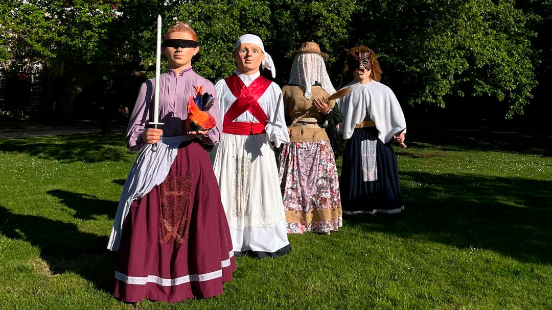 Legazpiko Erraldoi Konpartsak LH6 eta DBH1eko haurrei dei egiten die erraldoiekin dantzatzeko