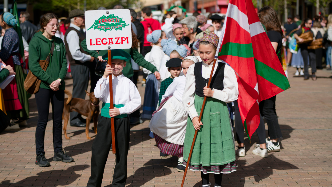 III. Oin Puntetan asteburua. Apirilaren 25 eta 26an, Korosti Dantza taldeak sustaturik