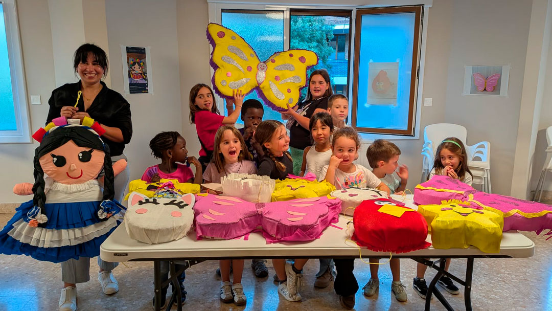 Itzuli da piñata-tailerra Legazpira, Kulturen Arteko Egunaren aurrekari gisa