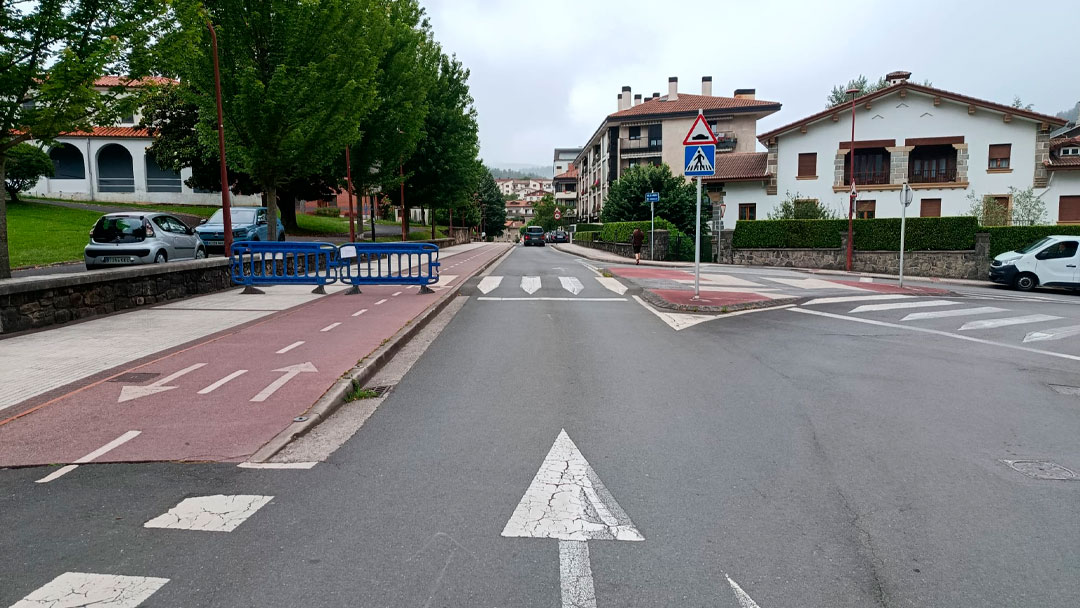 Oharra: Asfaltatze lanak Santikutz kalean eta aldaketak autobus zerbitzuan
