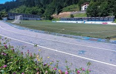 Se cambiará la hierba del campo de fútbol situado en el “Irene Paredes kirol gunea”
