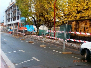 Cerrada desde hoy la acera de la calle Santikutz
