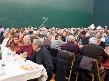 Adelantada de noviembre a septiembre la comida para mayores de 80 años