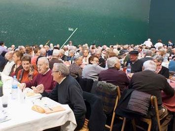 Adelantada de noviembre a septiembre la comida para mayores de 80 años