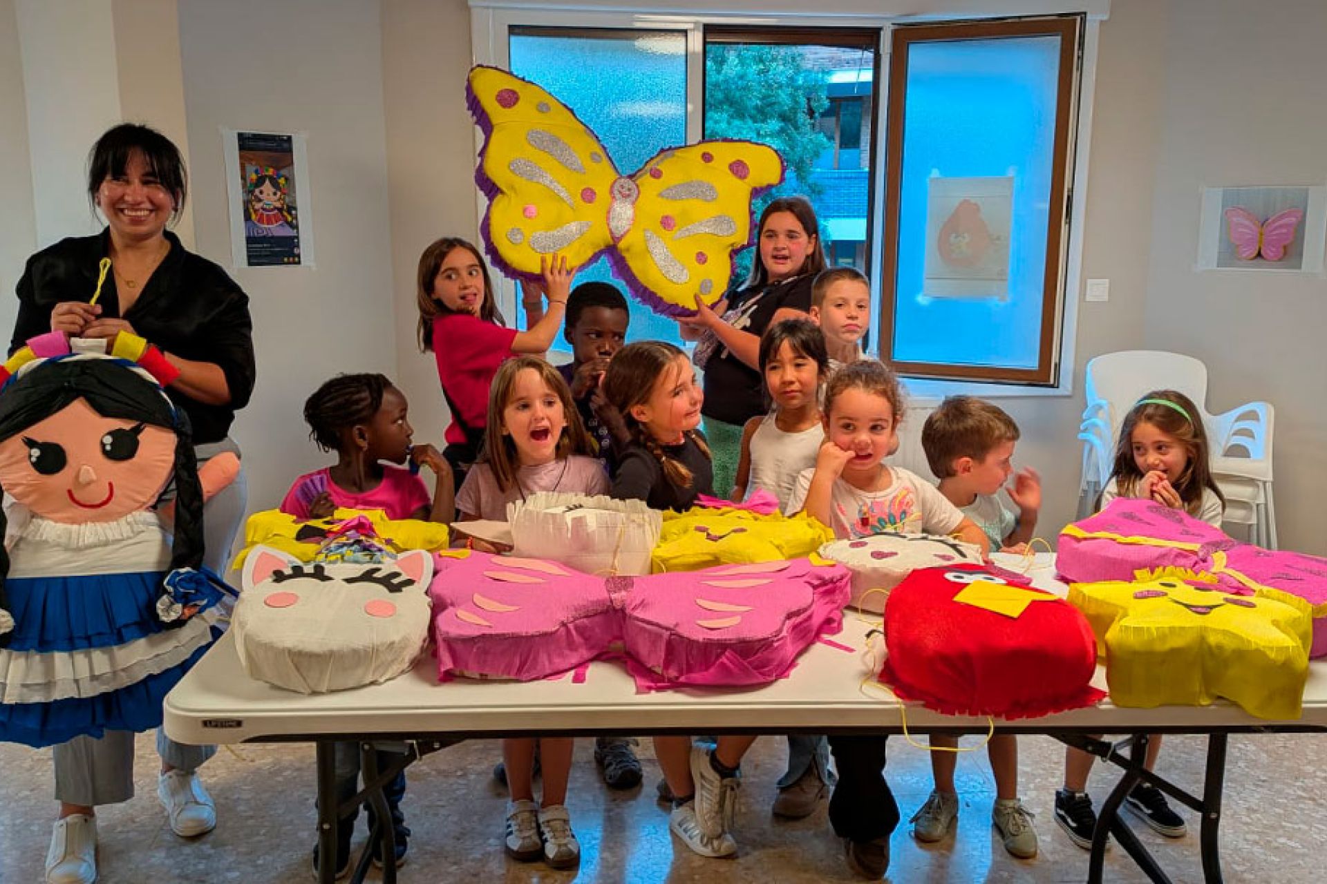 Itzuli da piñata-tailerra Legazpira, Kulturen Arteko Egunaren aurrekari gisa