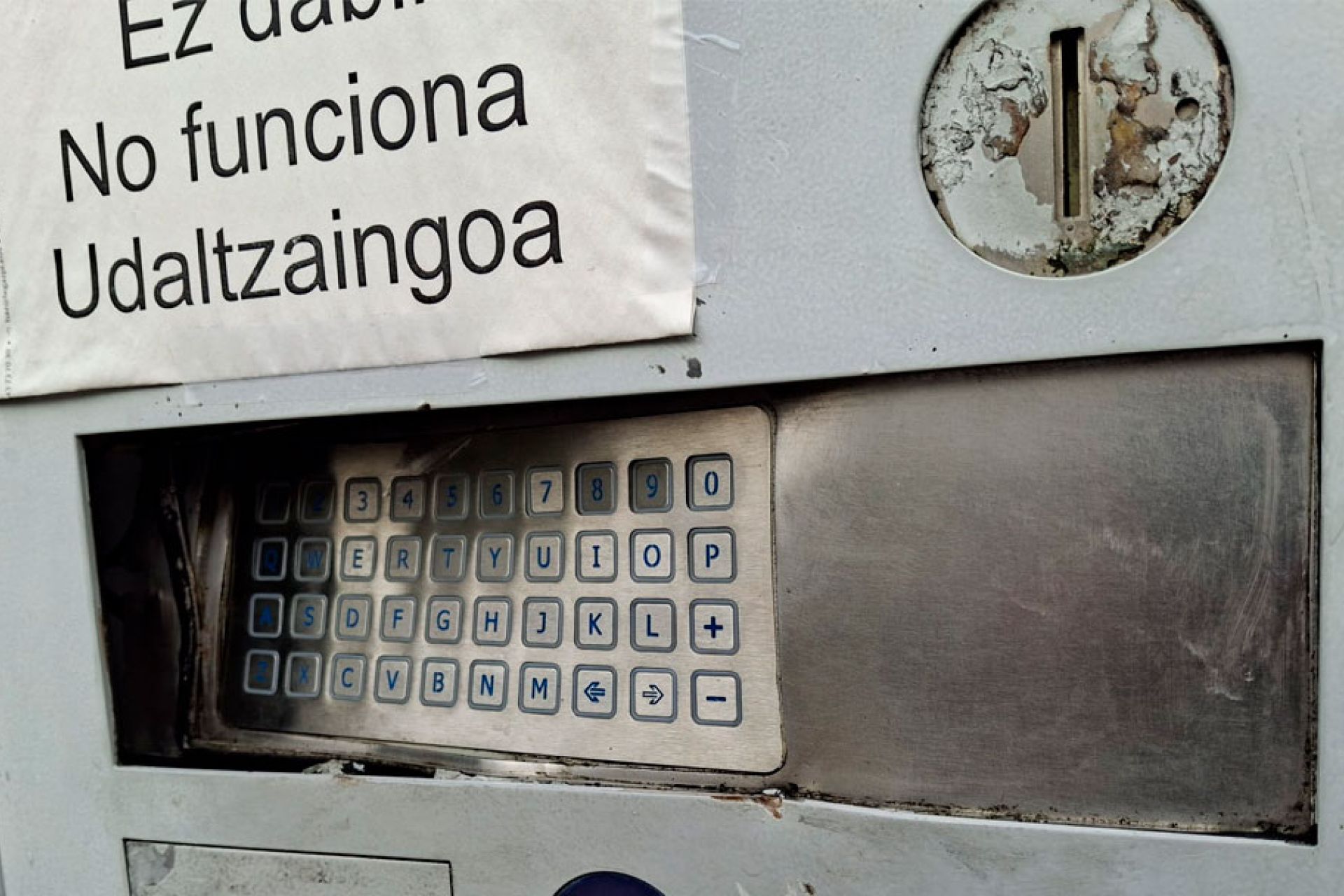 Plazaolako OTA makina konpontzera eraman da, ekintza bandalikoen ondorioz