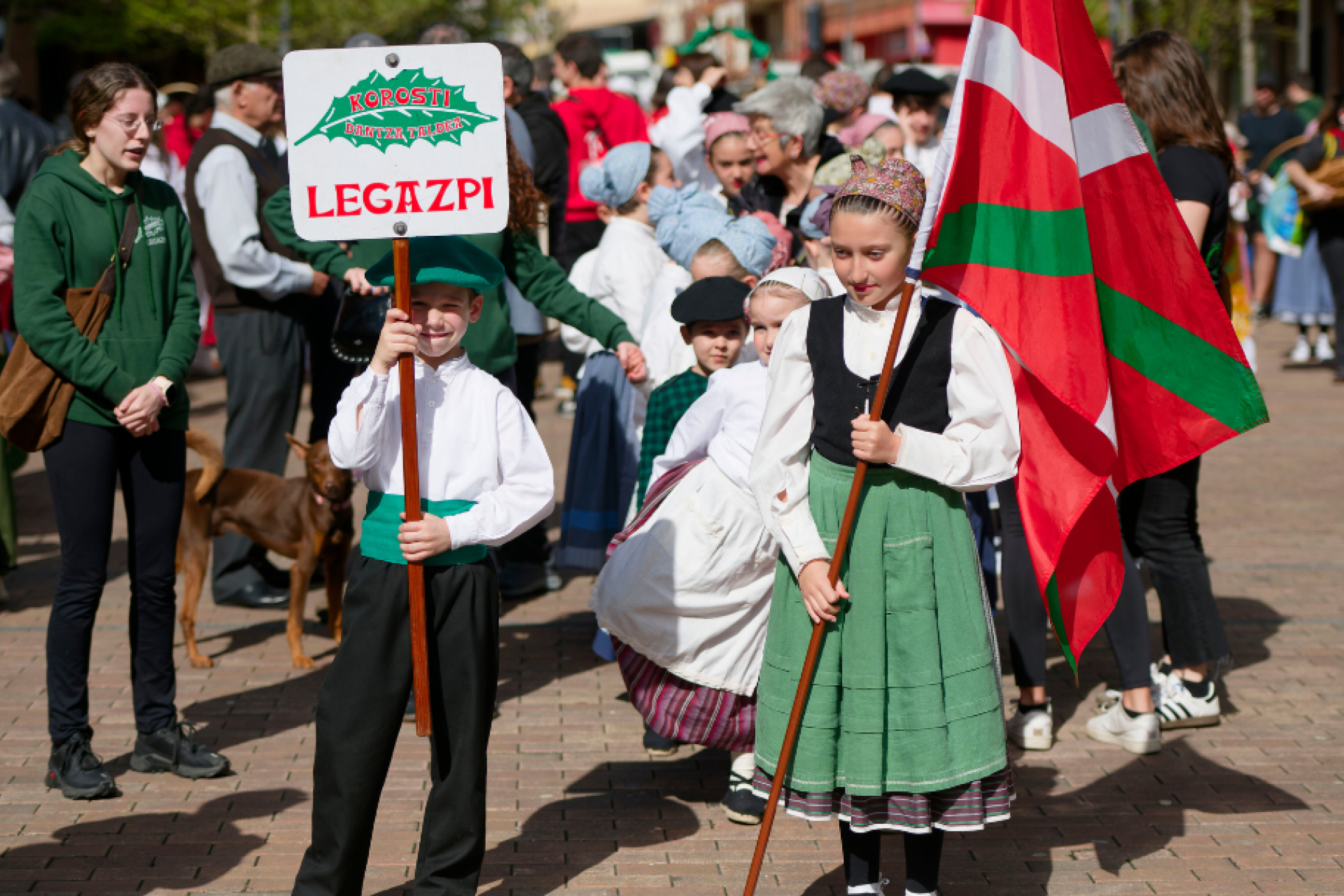 III. Oin Puntetan asteburua. Apirilaren 25 eta 26an, Korosti Dantza taldeak sustaturik