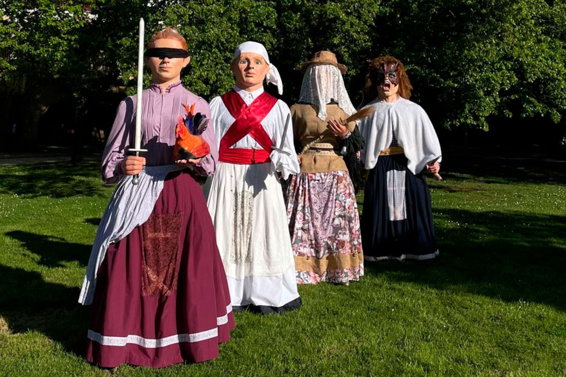 Legazpiko Erraldoi Konpartsak  LH6 eta DBH1eko haurrei dei egiten die erraldoiekin dantzatzeko